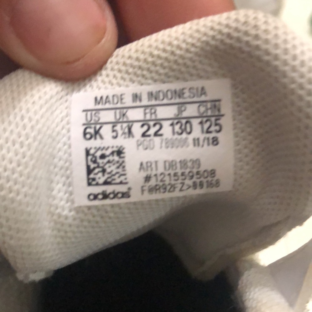 Addidas shoes - Picture 4 of 4